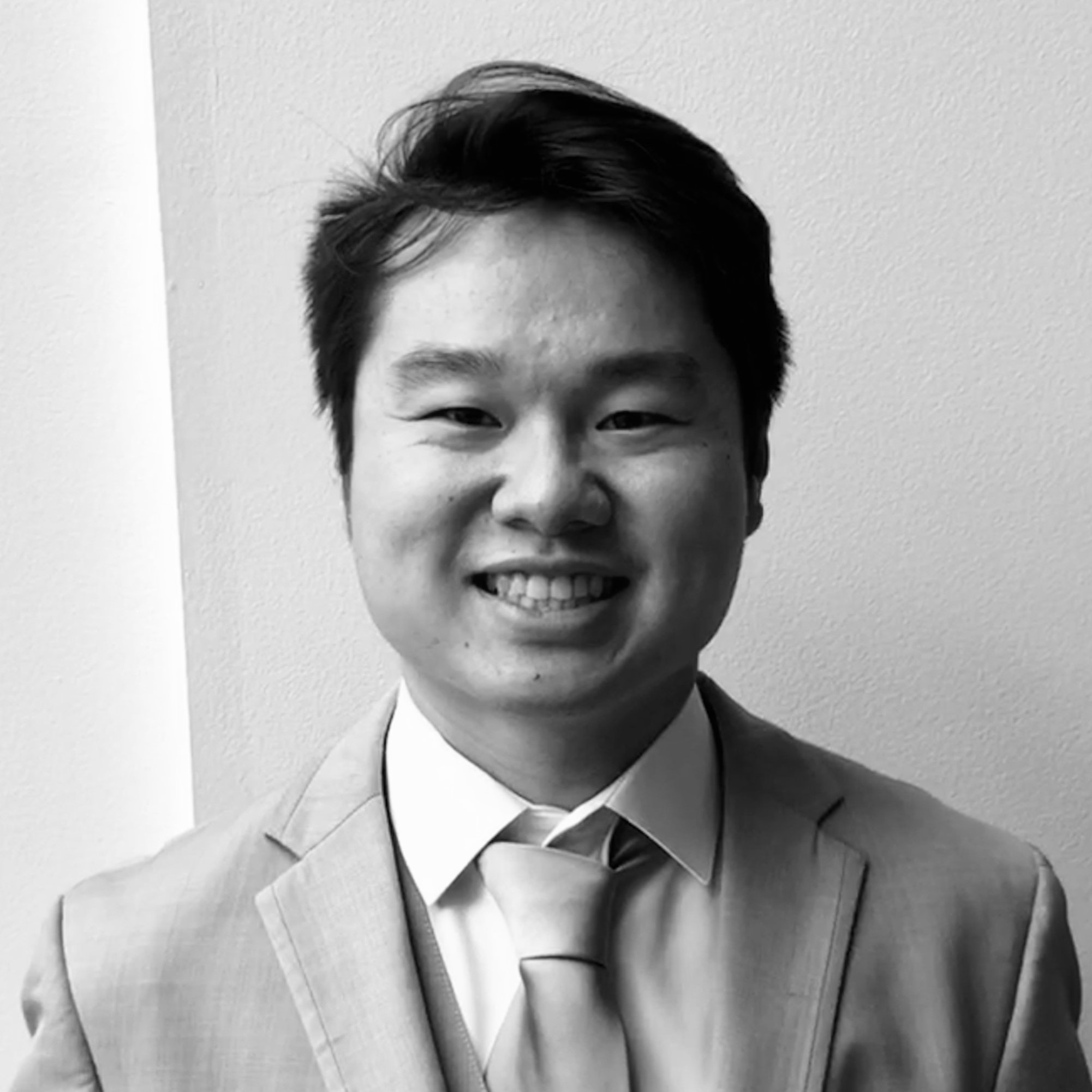 Headshot of Desmond Zheng